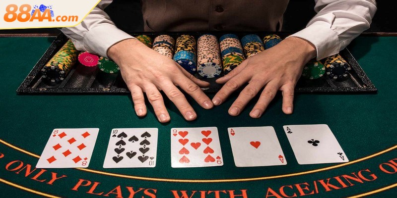 Chiến thuật "chớp tiền mù" trong Poker cực kỳ hiệu quả nên thử